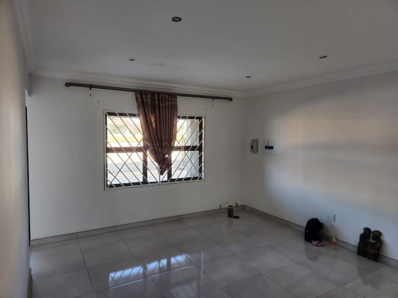 Modern house for sale - Photo 2