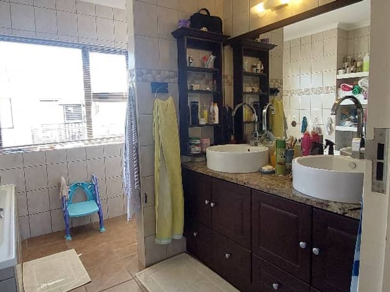 "Coastal Charm: Stunning 2 Bed Property in Longbeach - N$1,250,000" - Photo 9