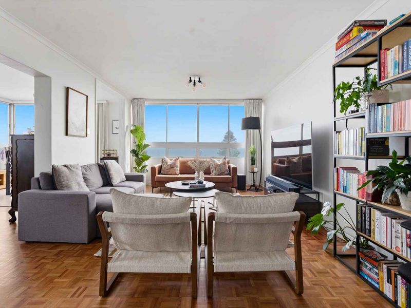 Exclusive Corner Apartment in Prestigious La Rochelle, Sea Point - Photo 5