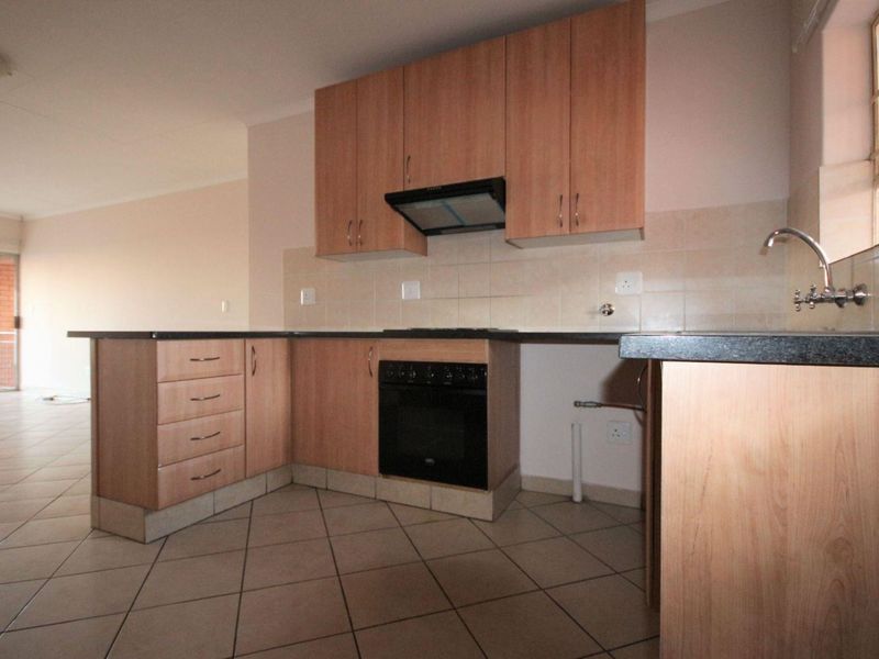 Modern Ground Floor Unit with Private Garden in Hazeldean - Photo 5