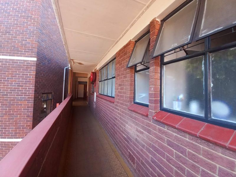 Two and half bedrooms apartment for sale at Capitol Hill - Photo 4