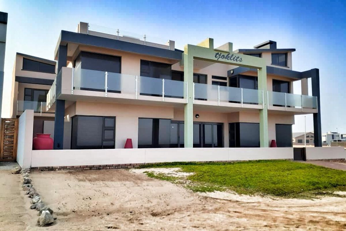 Gorgeous Seafront House for Sale in Henties Bay - South Dune – Namibia - Photo 2