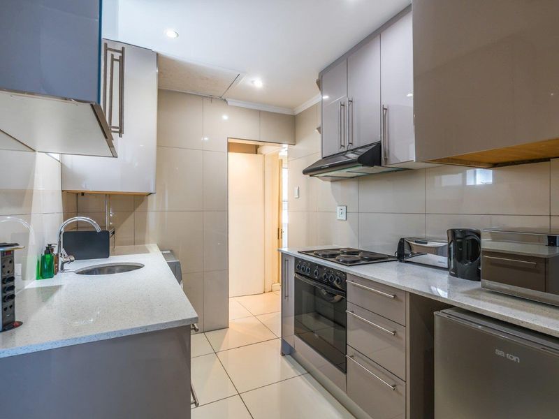 BEACHFRONT LIVING WITH EXCEPTIONAL FLEXIBILITY ALONG THE MOUILLE POINT MILE - Photo 9