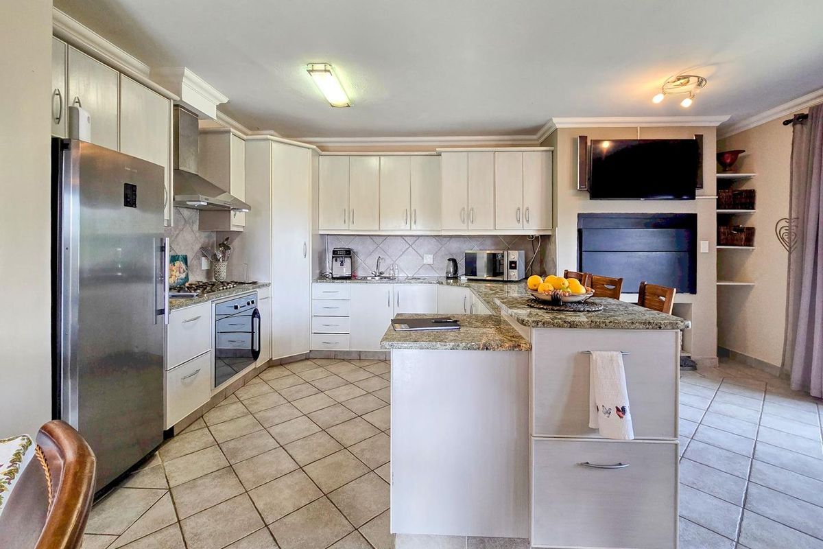 Dolphin Beach, Walvis Bay: Very neat duplex Townhouse is for Sale - Photo 5