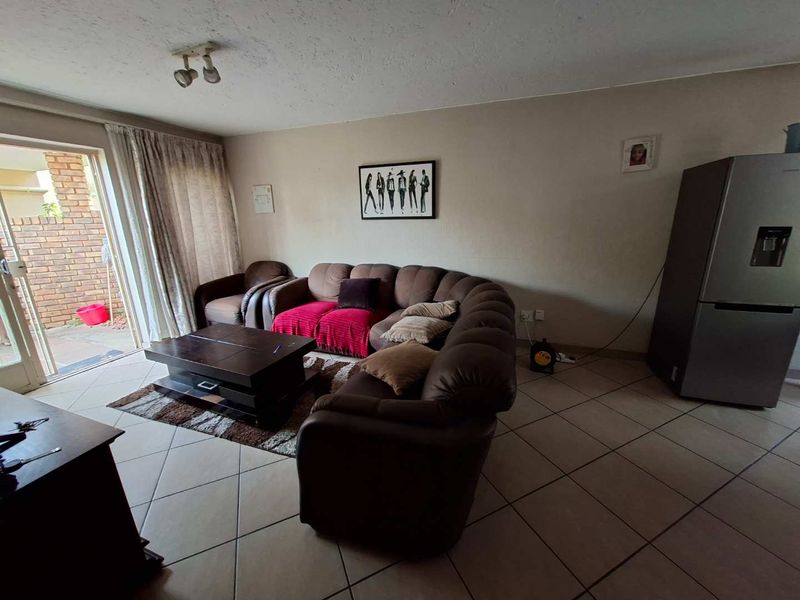 2 Bedroom Apartment For Sale - Photo 2