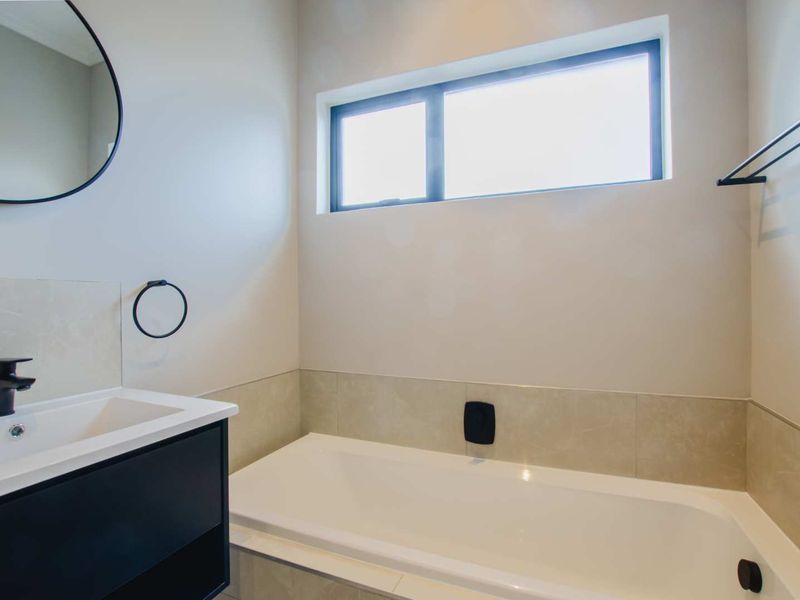 Move In, Live Smart - With Backup Water & Electricity! - Photo 10