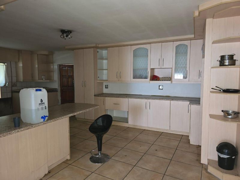 Huge four bedroom fixer up for sale - Photo 5