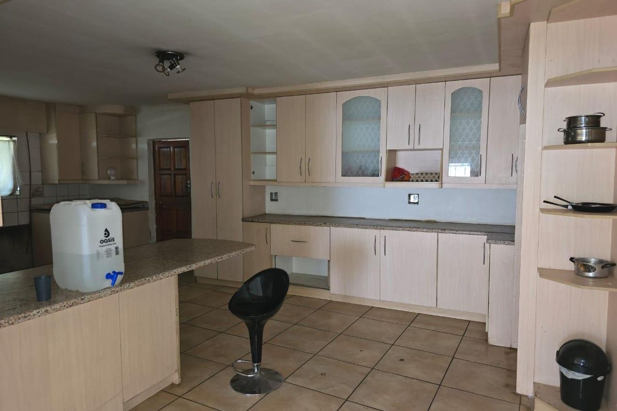 Huge four bedroom fixer up for sale - Photo 5