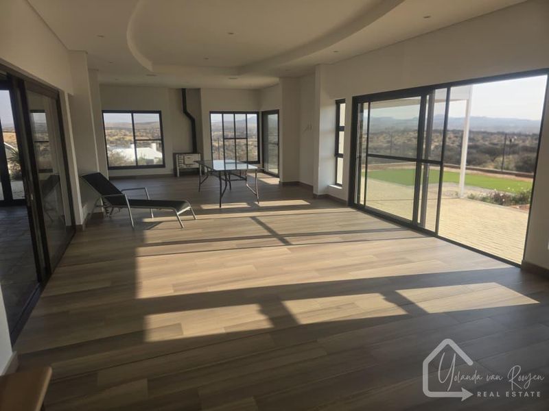 !!️UNMATCHED ELEGANCE UNDER ONE ROOF!!️ - Photo 4