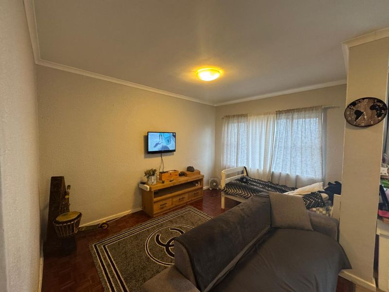 Spacious Modern Two-Bedroom Apartment with Table Mountain Views - Photo 8