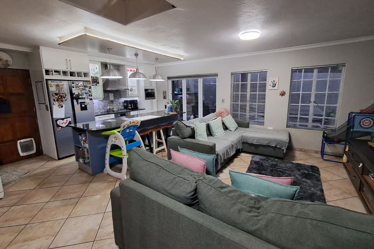 3 Bedroom Duplex in Secure Albemarle Estate - Photo 3