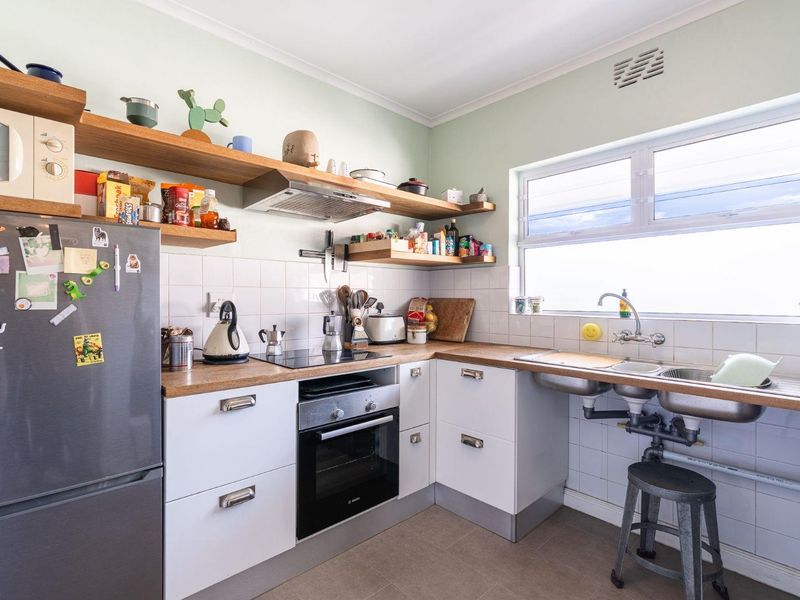 Fall in Love with Tamboerskloof – Cozy, Stylish & Perfectly Positioned - Photo 8