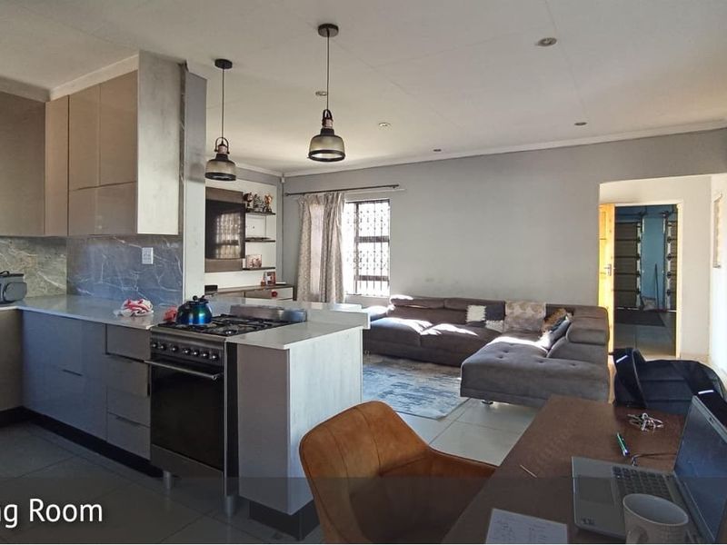 Three bedroom house for sale in Amandasig - Photo 2