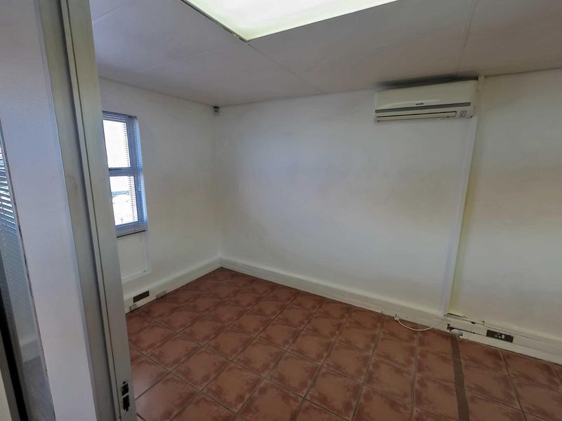 107sqm First Floor Office to Rent in a secure office park, Milnerton - Photo 7