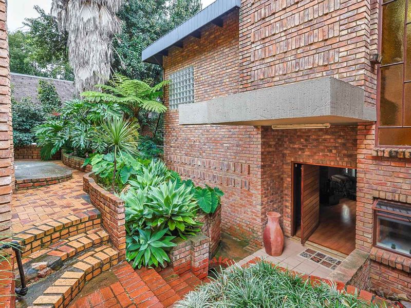 Stunning Off-Grid Oasis - Photo 5