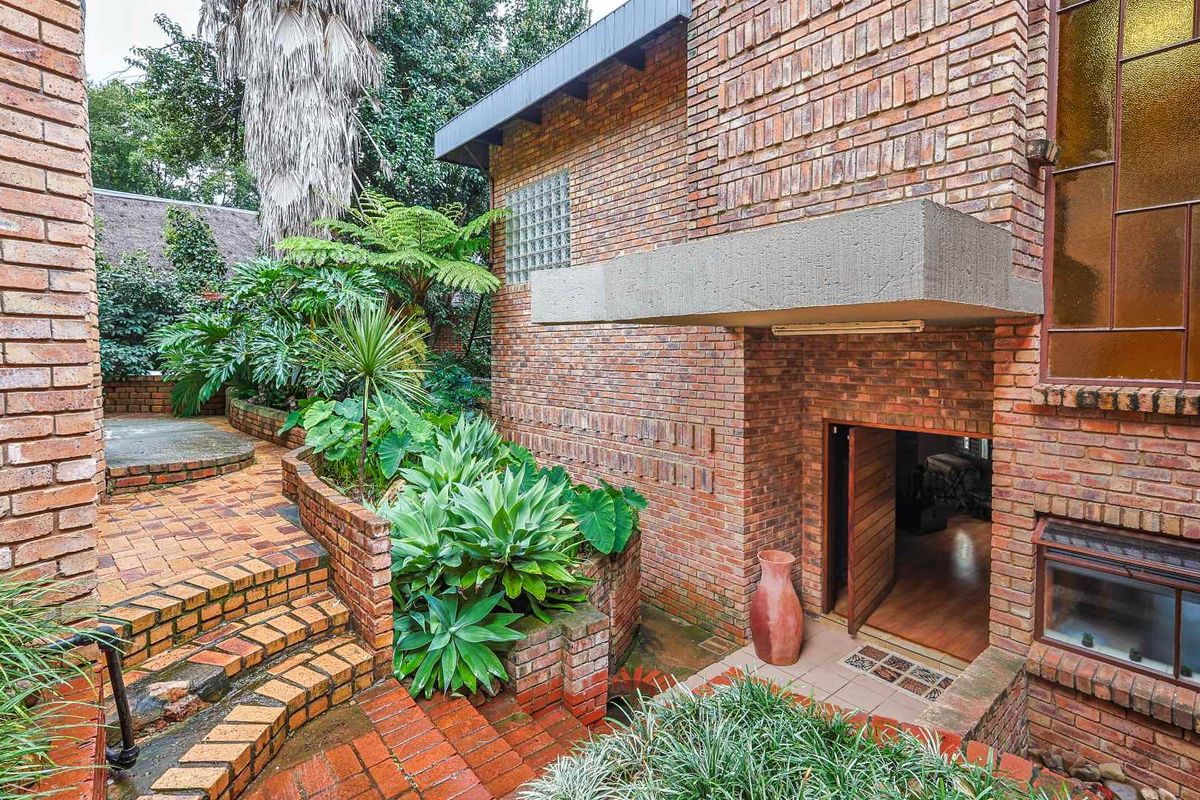 Stunning Off-Grid Oasis - Photo 5