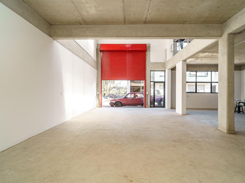 Own a new-build ±285 m2 mini-factory with on-grade roller access, 63A 3-phase, individual metering, 24/7 security and 3 on-site bays. Target occupation Oct 2025 - Photo 4