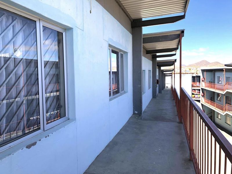 2 Bedroom Apartment For Sale in Otjomuise - Photo 9