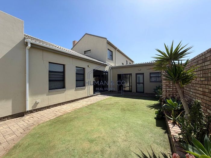 Property #2557928, House For Sale in Fairways Estate