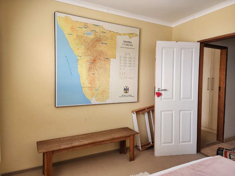 Charming 3-Bedroom Family Home with flat in Henties Bay - Photo 8