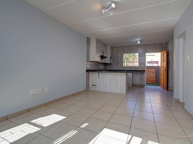 Newly Updated Home with Ensuite & Patio! - Photo 8