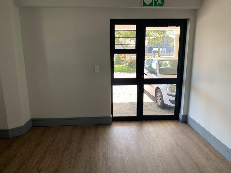 Upmarket Durbanville Warehouse with Modern Offices to Let - Photo 2