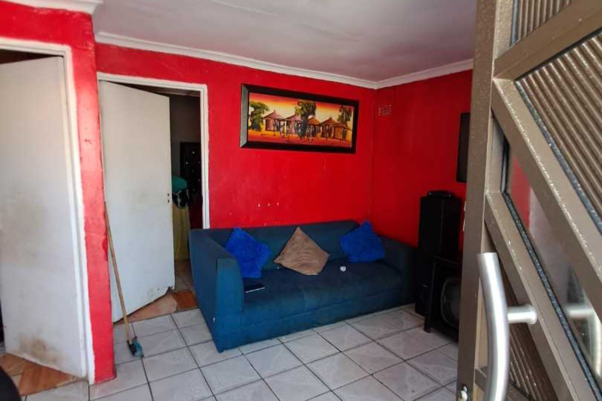 Charming 2 Bedroom House for Sale in Kuyasa - Priced at R320,000 - Photo 3