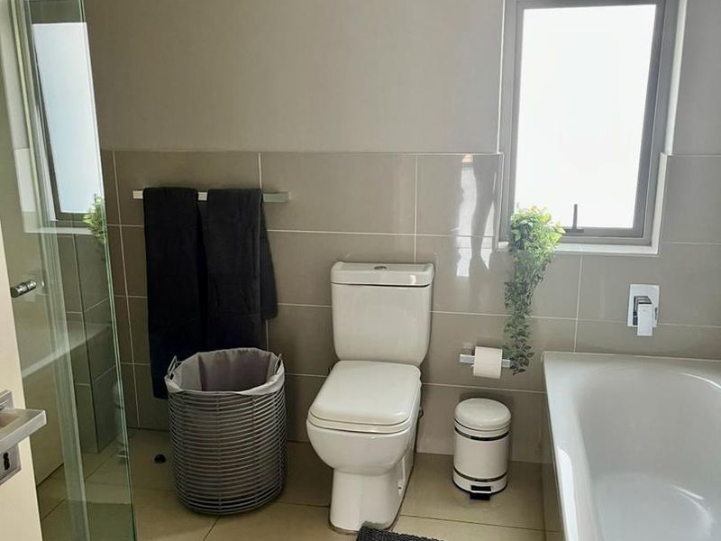 FURNISHED 3 Bedroom Apartment in OAKLANDS - Photo 8