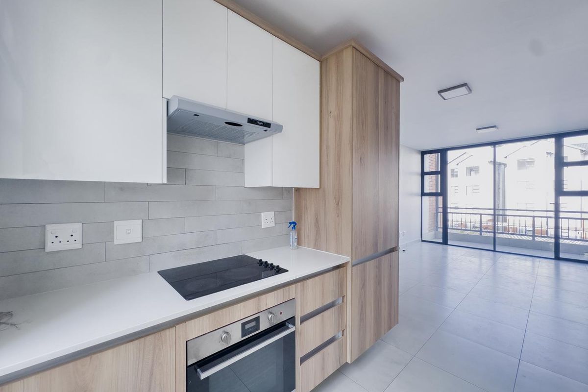 2 Bedroom Apartment With A Balcony - Photo 2