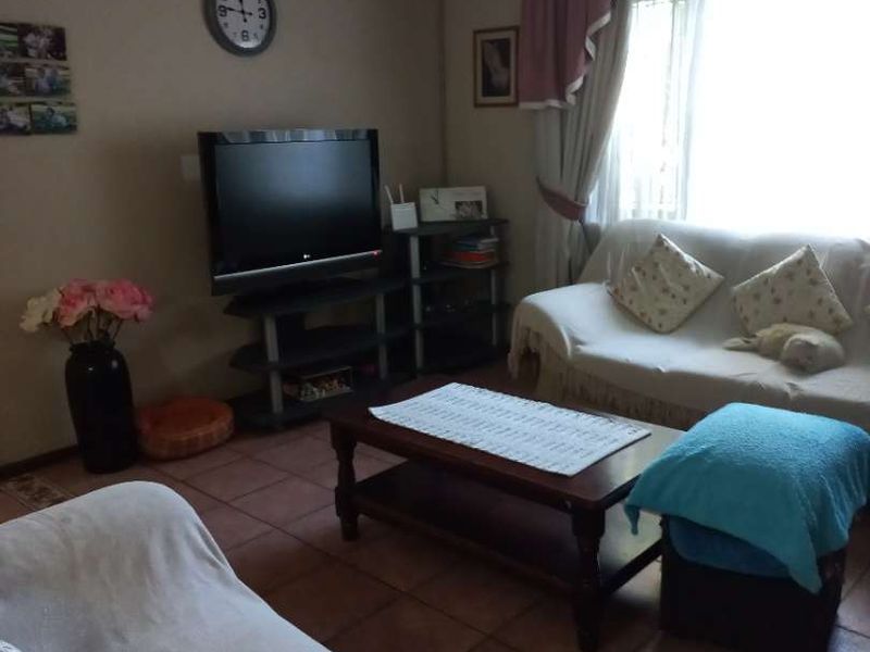 Charing 3-Bedroom Family Home for Sale - Photo 9