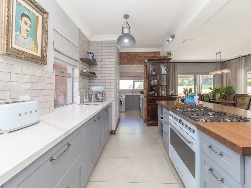 A RARE OPPORTUNITY: TRANQUIL LUXURY LIVING ON A PRESTIGIOUS AGRICULTURAL HOLDING - Photo 3