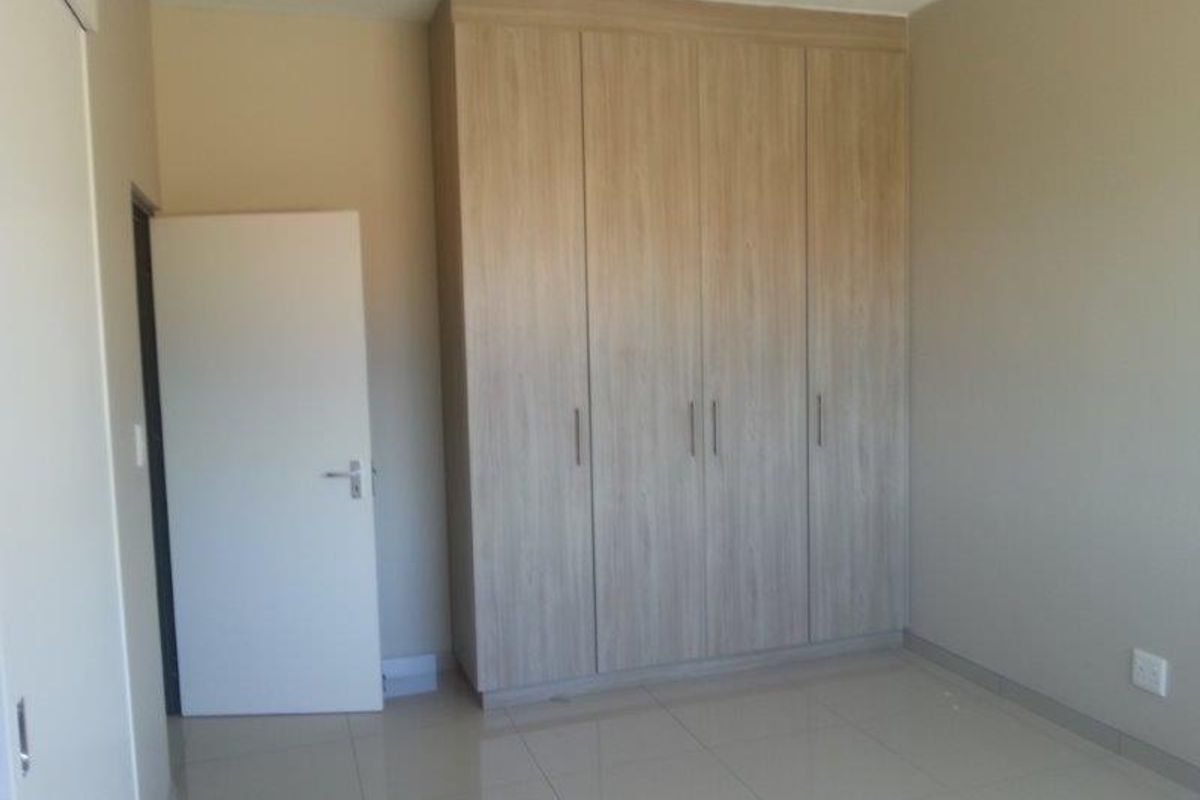 1 Bedroom Apartment To Let - Photo 5