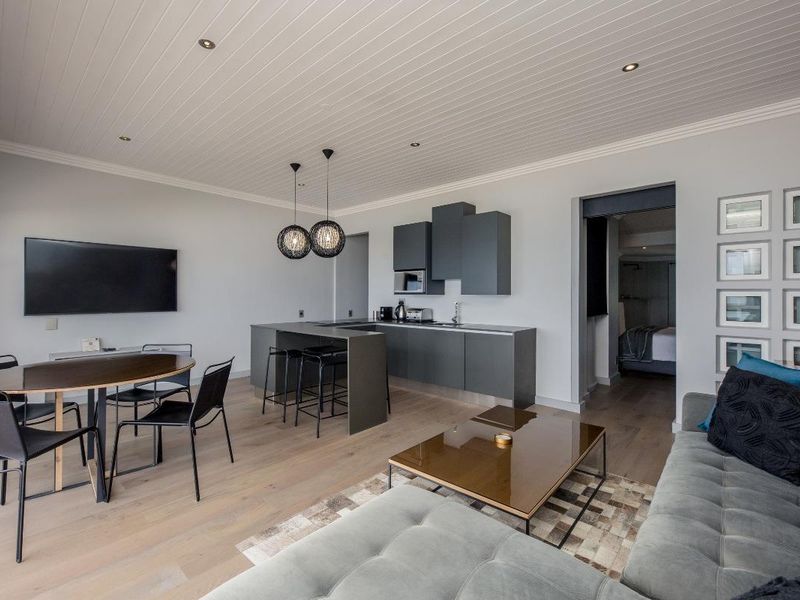 Camps Bay Luxury: Dual Airbnb Apartments with Ocean Views! - Photo 9
