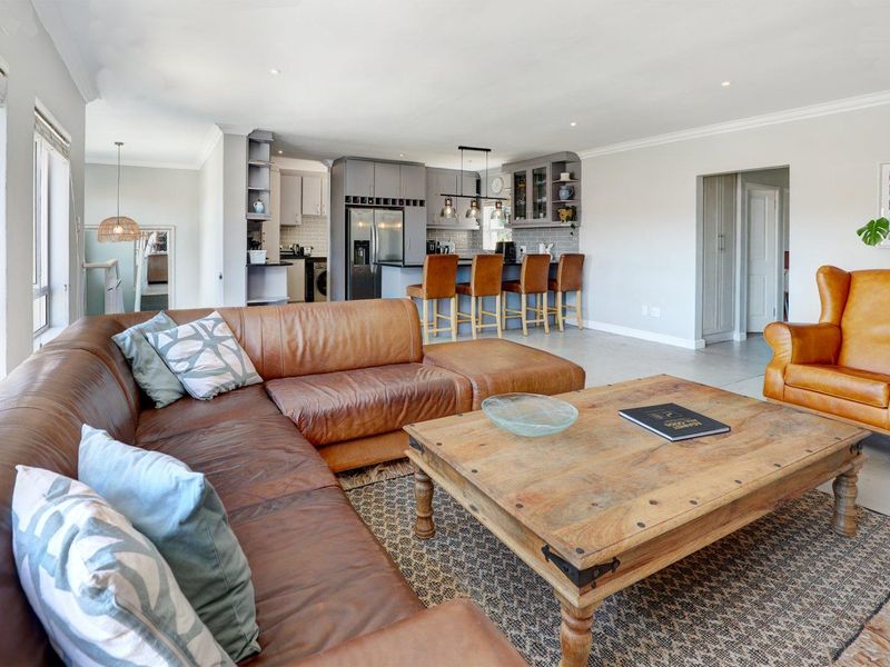 24 hour manned security! 4 bedroom, 3 bathroom Townhouse - Photo 6