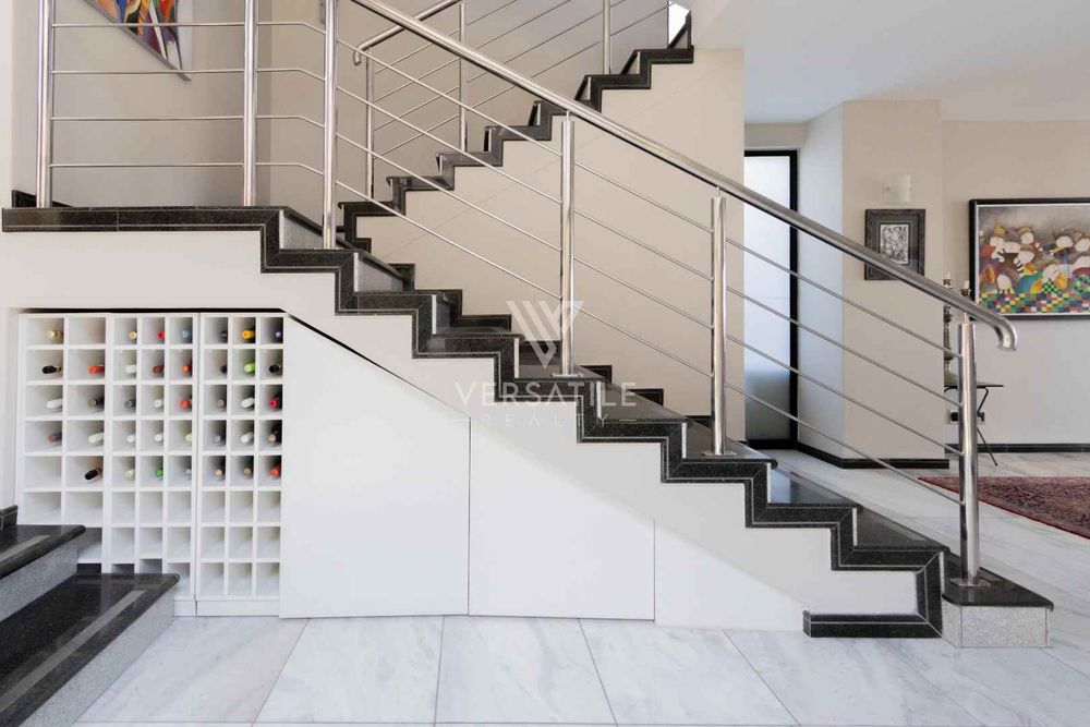 46 - Staircase with additional storage 