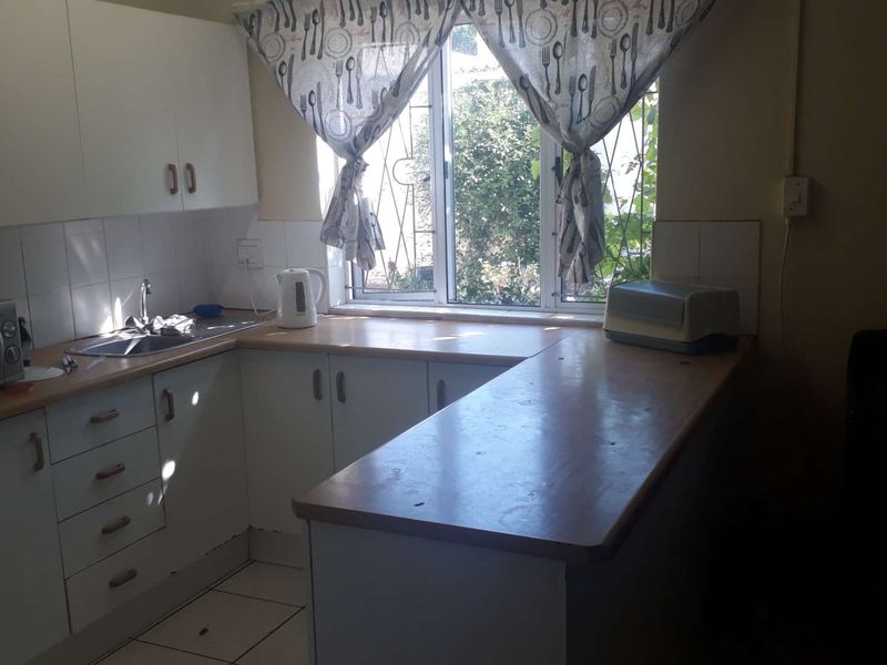 Male Student Accommodation - Summerstrand - Photo 3