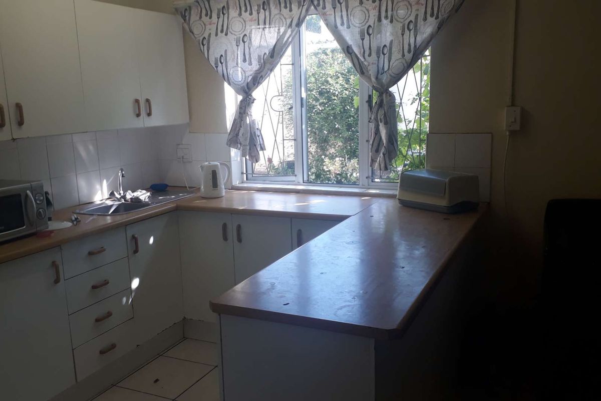 Male Student Accommodation - Summerstrand - Photo 3