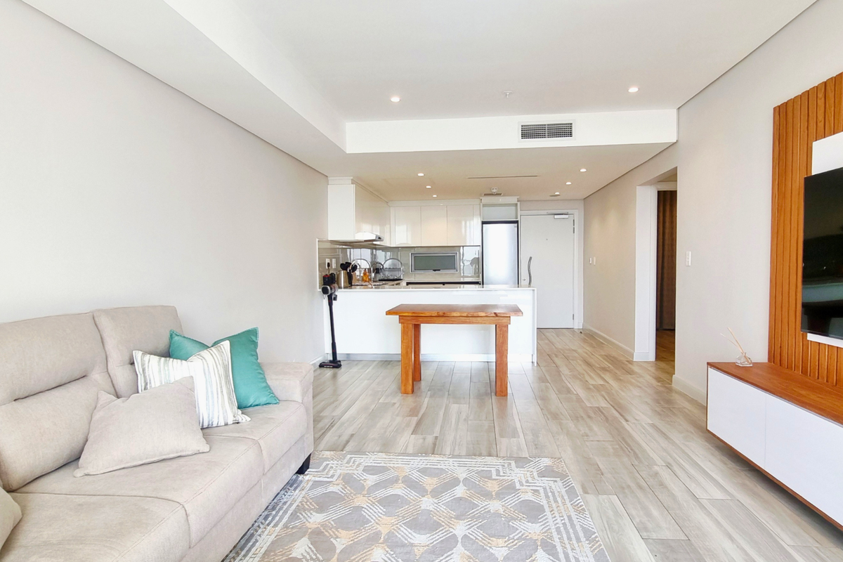 FULLY FURNISHED 10TH-FLOOR APARTMENT TO RENT AT OCEANS UMHLANGA - Photo 3