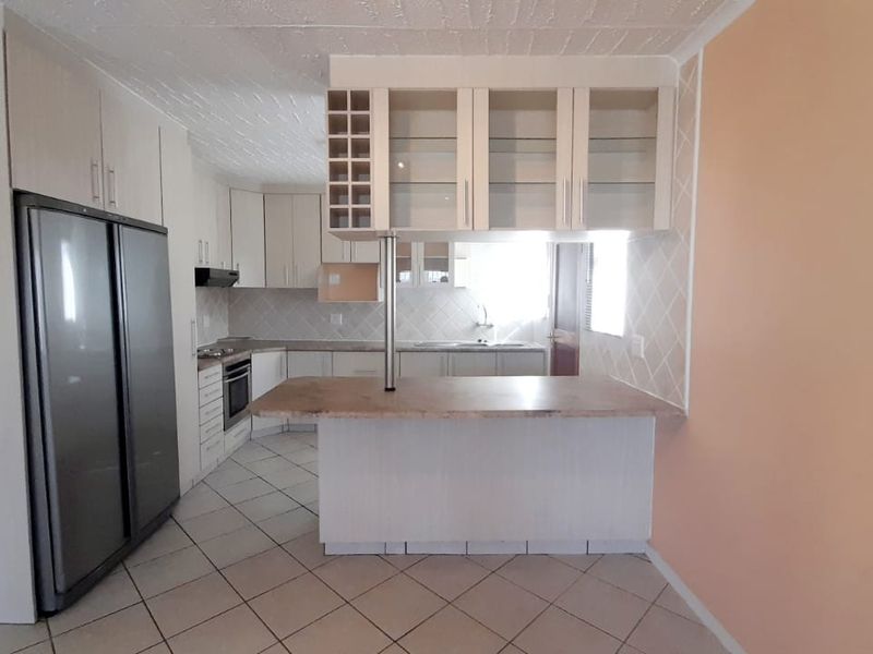 North facing corner unit, all on one level and well maintained with lovely views - Photo 3