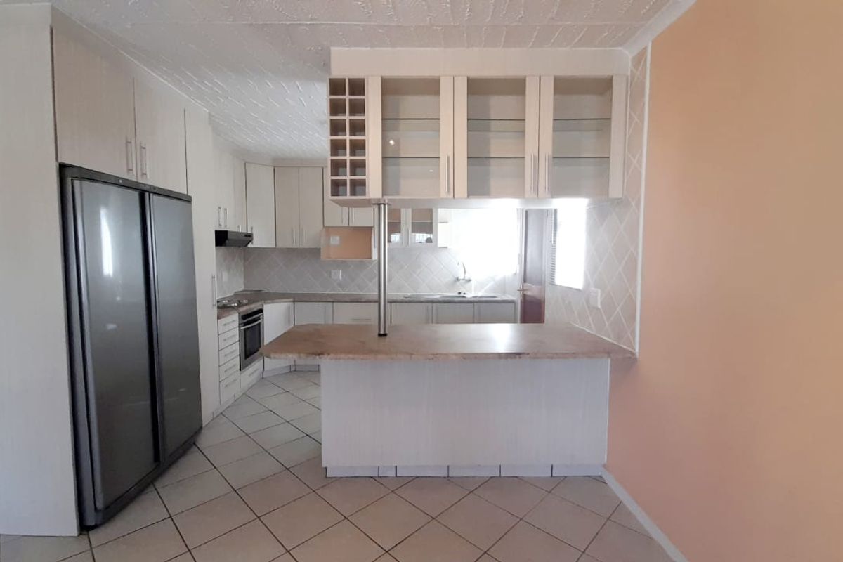 North facing corner unit, all on one level and well maintained with lovely views - Photo 3