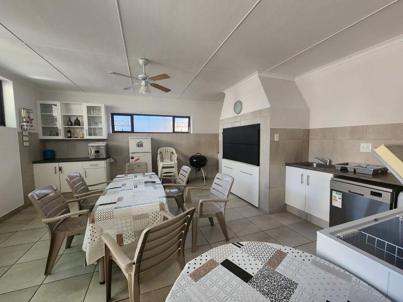 **5-Bedroom Holiday Home in Diaz Beach, Mossel Bay** - Photo 9