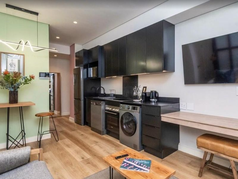 Stylish Fully Furnished 1-Bedroom Apartment in the Heart of Cape Town CBD - Photo 9