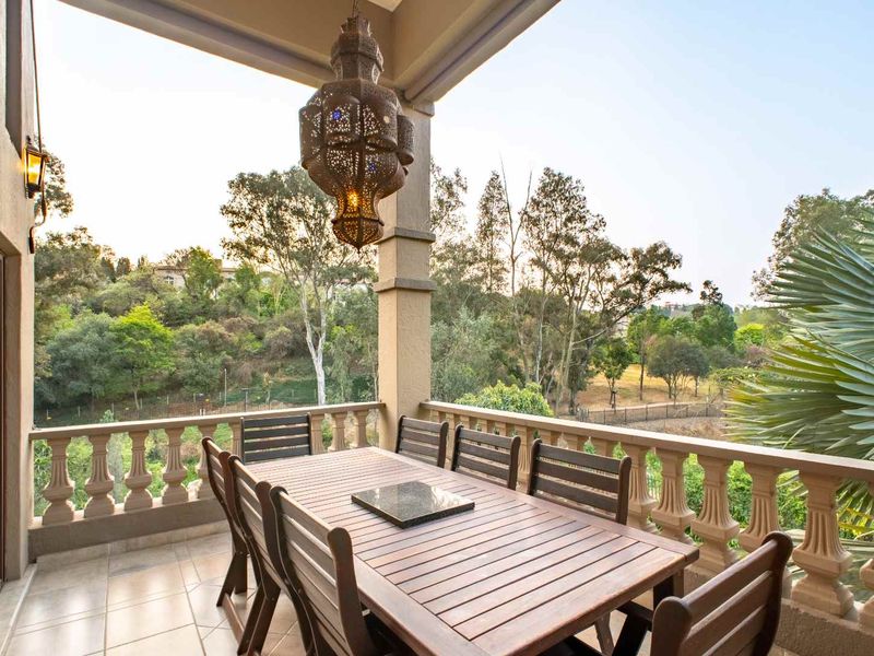 Elegant 4-Bedroom Mansion with Cinema, Solar Power & Breathtaking Views | Waterkloof Palms Estate - Photo 4