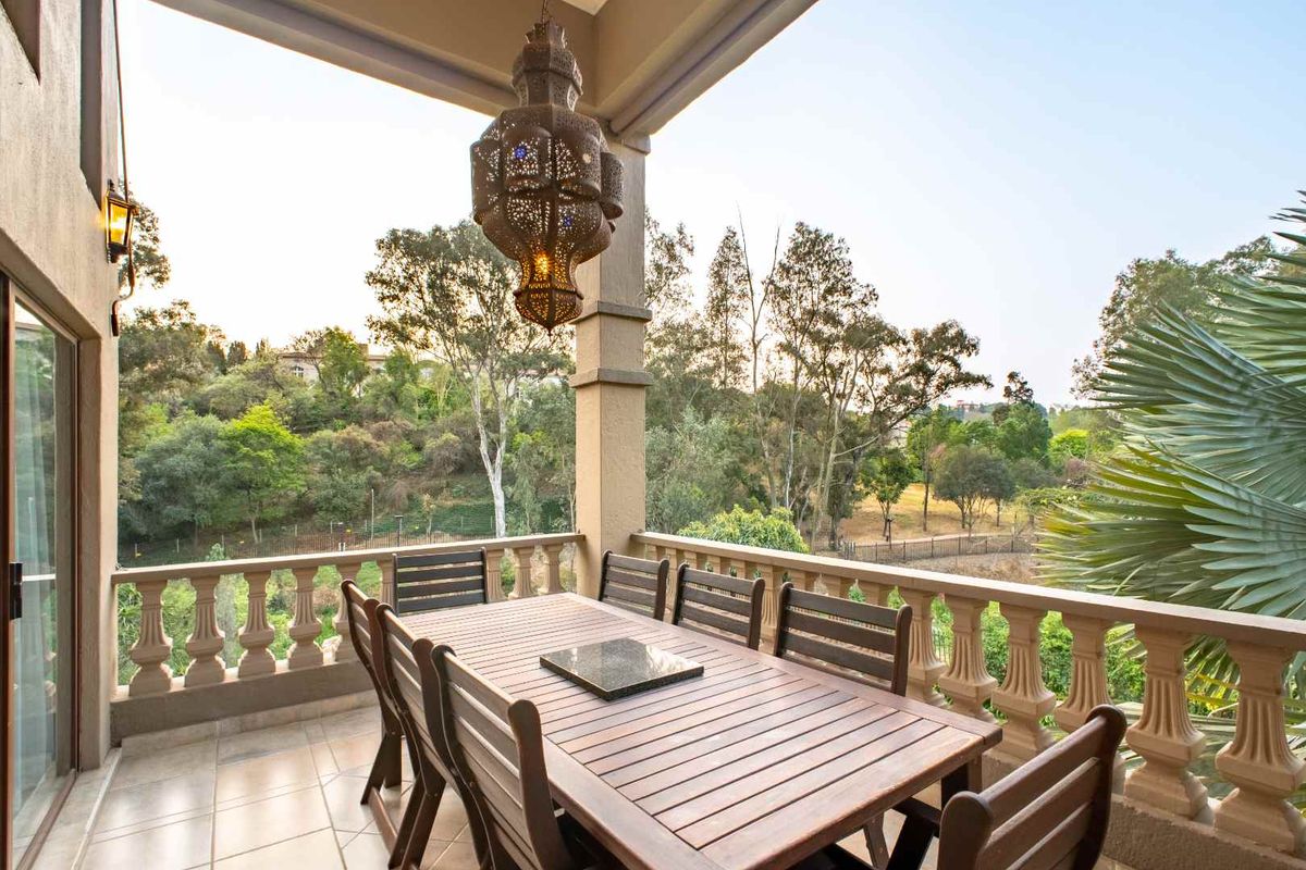 Elegant 4-Bedroom Mansion with Cinema, Solar Power & Breathtaking Views | Waterkloof Palms Estate - Photo 4