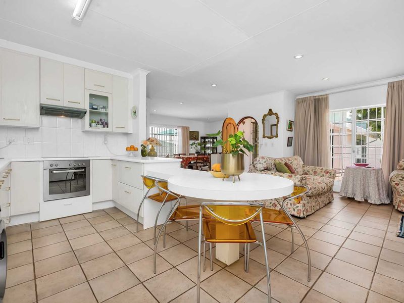 A SUN DAPPLED SIMPLEX TUCKED AWAY AMONGST LEAFY SERENITY - Photo 4