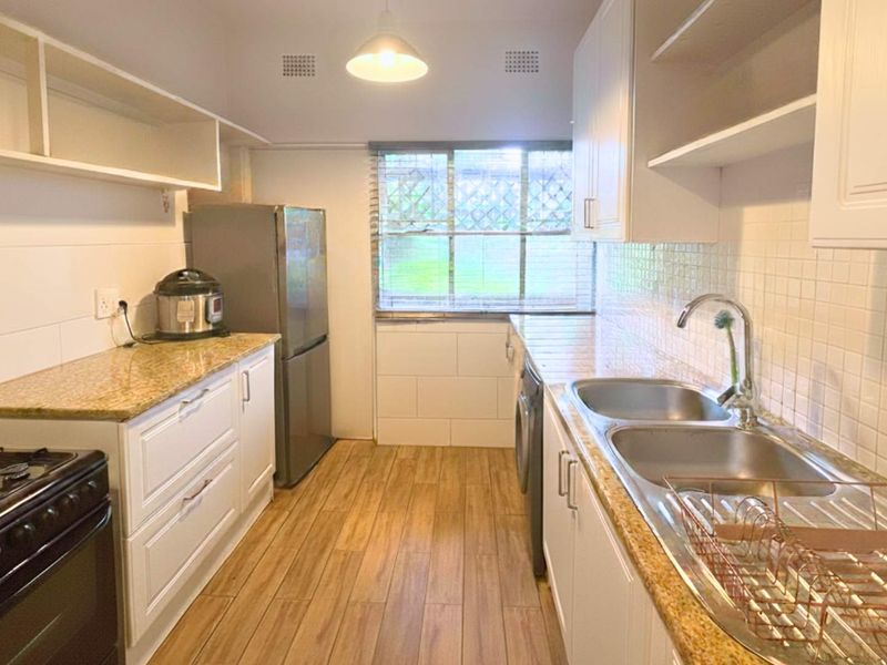 Charming Ground Floor Apartment in Melrose Gardens - Photo 4