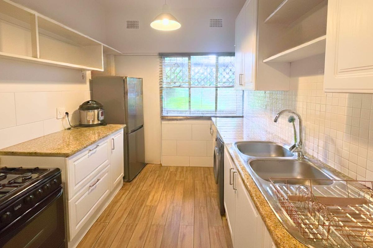 Charming Ground Floor Apartment in Melrose Gardens - Photo 4