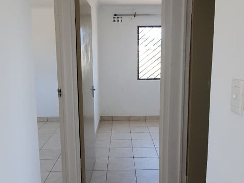 Welcome to this charming single-family home available for rent in the sought-after neighborhood of Brackenham. - Photo 7