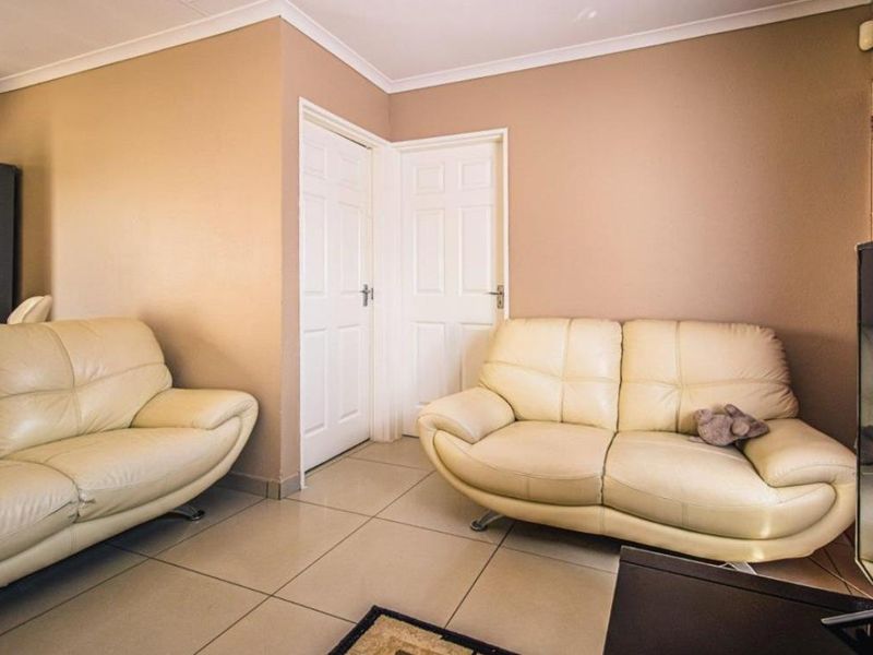 3 Bedroom House for Sale in Windmill Park - Photo 7