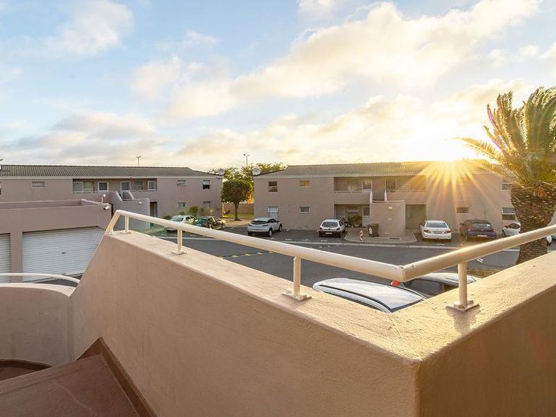 Neat 1 Bedroom Apartment For Sale In Bothasig - Photo 2